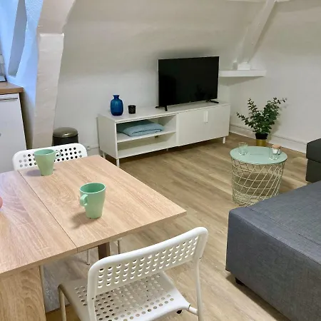 F2 Le Parking Netflix Wifi Gare Lägenhet